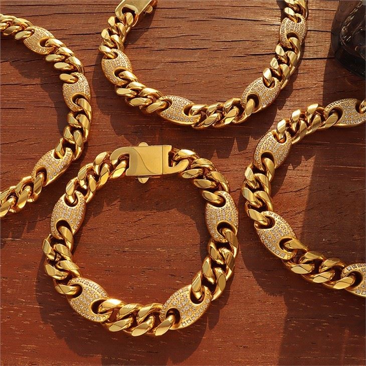 thick chain link bracelet