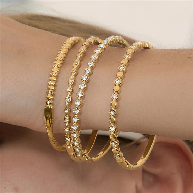 Bracelets joncs empilables demi--pavés