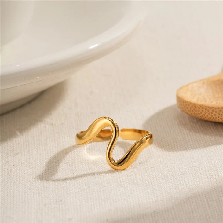 Minimalist Irregular Ring