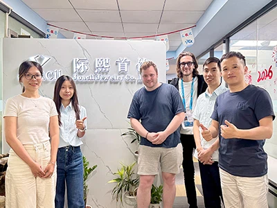 Accueil de nos clients français : des solutions polyvalentes en acier inoxyda...