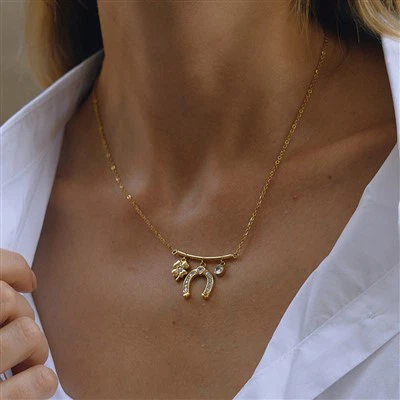 Collier à breloques en fer à cheval