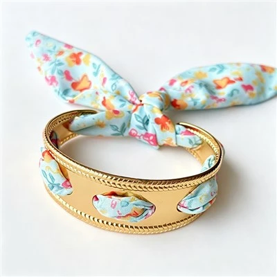 Bracelet manchette avec nœud en forme de lapin et écharpe
