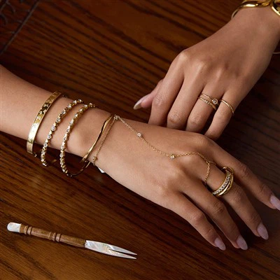 Bracelet de doigt lié au zircon